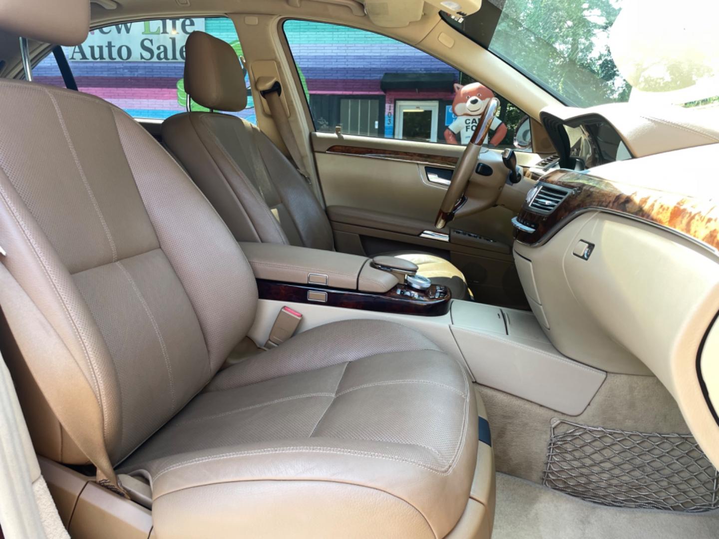 2008 RED MERCEDES-BENZ S-CLASS S 550 (WDDNG71X18A) with an 5.5L engine, Automatic transmission, located at 5103 Dorchester Rd., Charleston, SC, 29418-5607, (843) 767-1122, 36.245171, -115.228050 - Photo#9